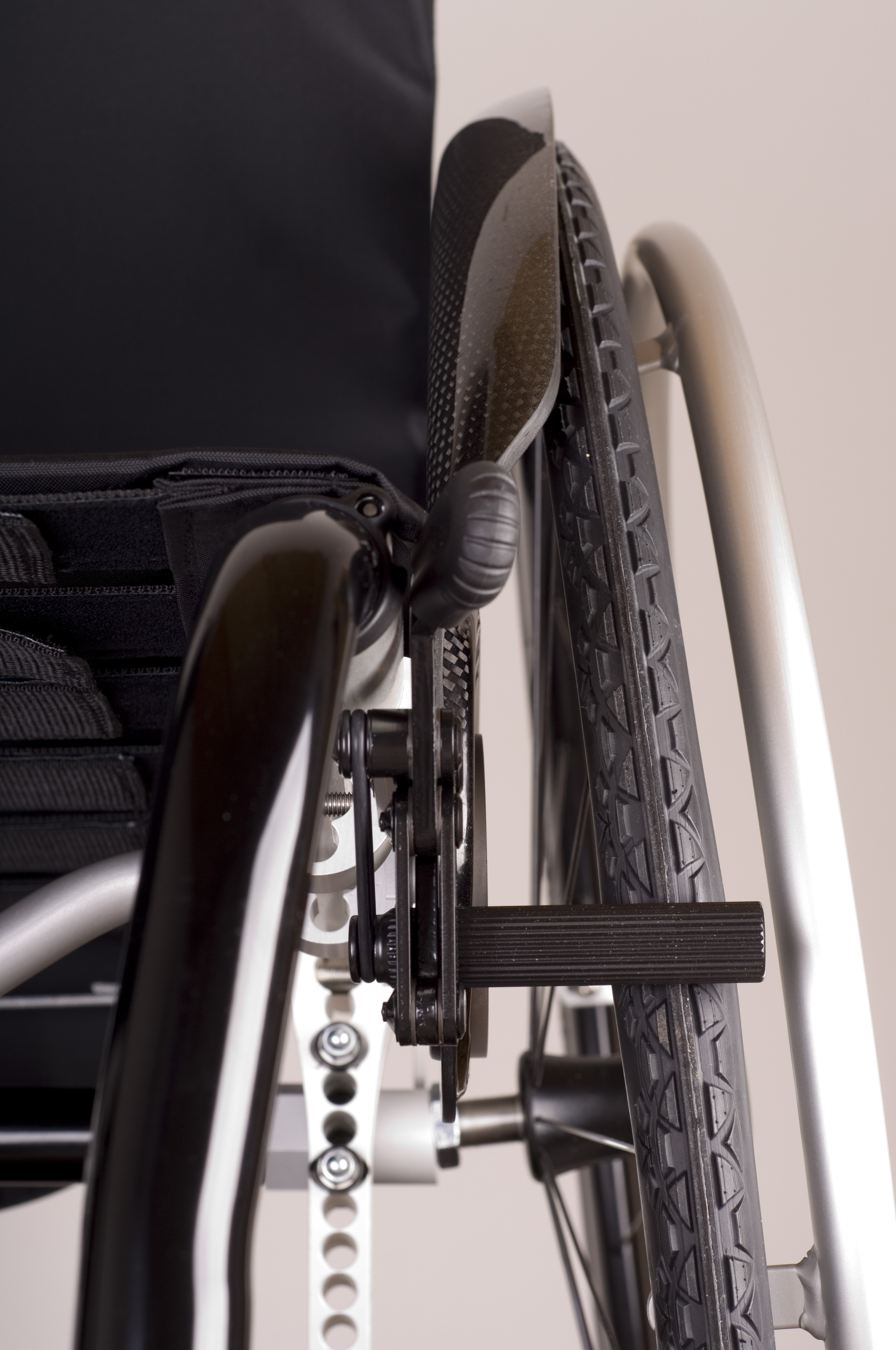 User Insight to iOS App: A Smart Tire Pressure Monitor for Mobility Devices